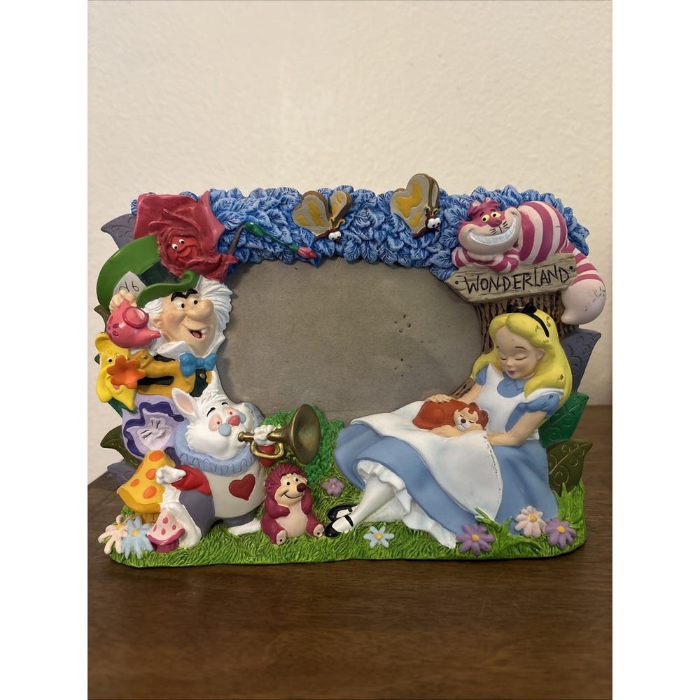 Rare Disney Parks Alice in Wonderland 3D Composite Picture Frame ~ 8"x 6" x1